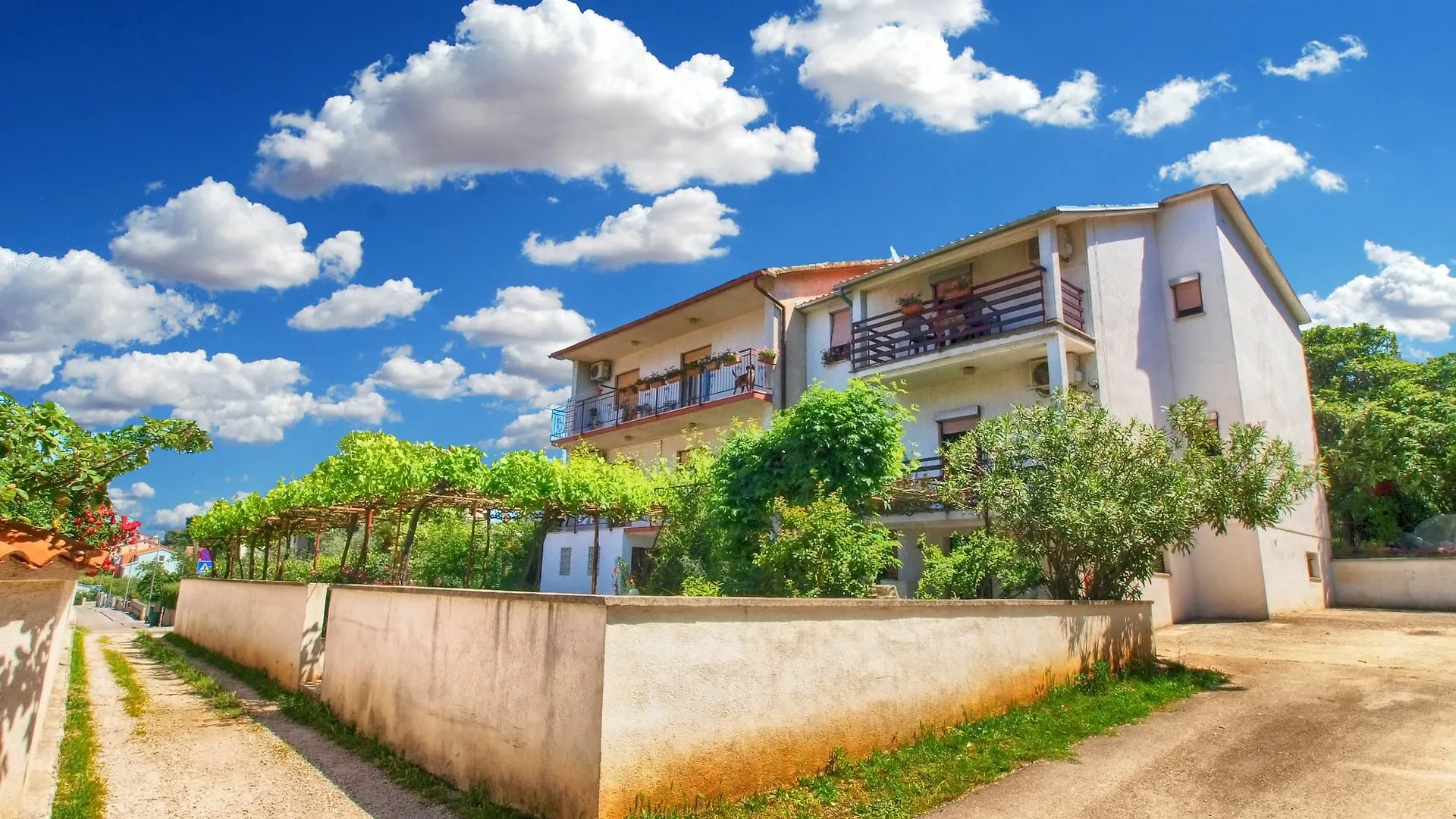 Apartments Davor 996 Pula 0*,  Croatia
